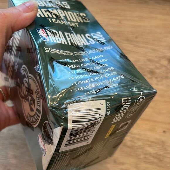 New Panini 2021 NBA champions limited edition set (dented box) 30 trading cards - Picture 2 of 4